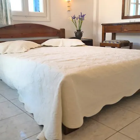 Mina's In Naxos Island Guest house