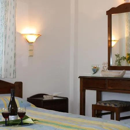 Mina's In Naxos Island Guest house 2*