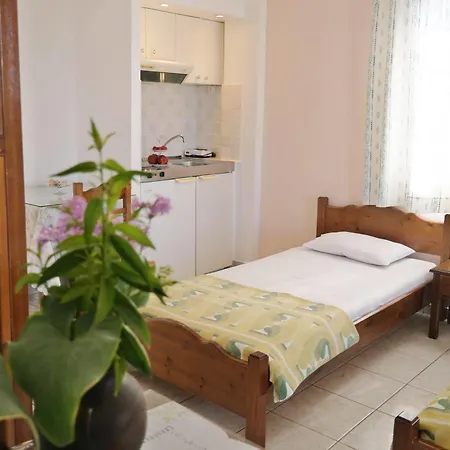 Mina's In Naxos Island Guest house