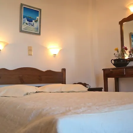 Mina's In Naxos Island 2*