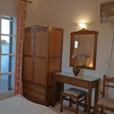 Mina's In Naxos Island 2*