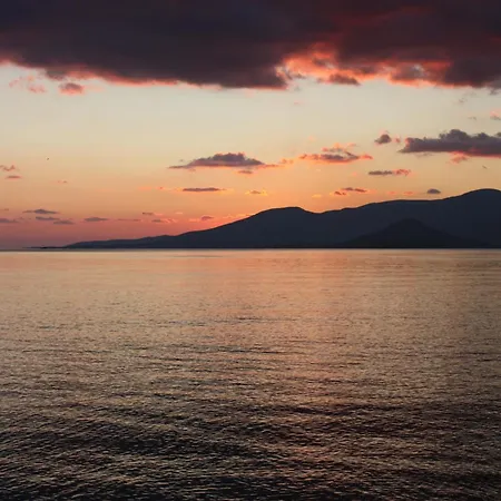 Mina's In Naxos Island 2*