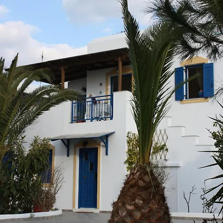 Mina's In Naxos Island 2*