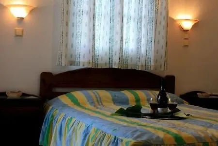 Mina's In Naxos Island 2*