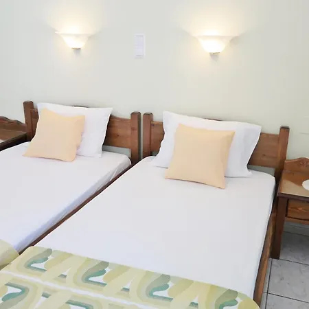 Mina's In Naxos Island 2*